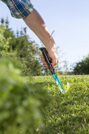 Gardena Unkrautstecher Gartenwerkzeug zum effektiven Entfernen von Unkraut 08935-20