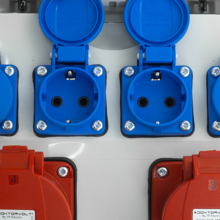 Baustromverteiler 16A 32A CEE 4x230V mit Hängeständer und Stecker mit Kabel  TGD-S/FI Stromverteiler Wandverteiler mit VDE Sicherungen Doktorvolt DV-6067-D