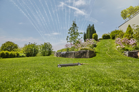 Gardena Viereckregner Aquazoom L Rasensprenger Fläche bis 350 m² Metallfilter Sprinkler 18714-20