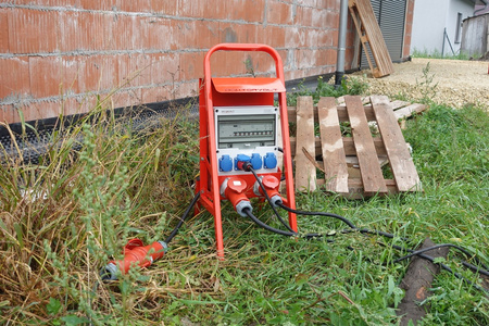 Baustromverteiler auf Ständer Siemens Schutzschalter pTD-S/FI SET tragbar mit Steckdosen 32A 16A CEE MENNEKES 4x230V Stromverteiler für Baustellen Stromkasten mit Schutz Doktorvolt DV-6221-D