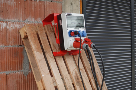 Mobiler Baustromverteiler auf Ständer SET-S/FI tragbar mit Steckdosen 16A 32A CEE MENNEKES 4x230V Stromverteiler für Baustellen Stromkasten mit Schutz Doktorvolt DV-0126-D