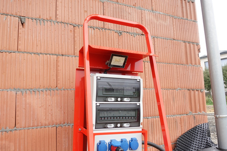 Baustromverteiler mit Ständer Stromverteiler eXT S/FI SET 32A 2x16A 4x230V franz/belg System DV-6184-F