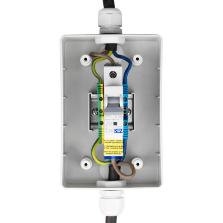 Adapter 230V Stecker auf 230V Kupplung mit Sicherung C16 1P Doktorvolt DV-2513-AZ-230V