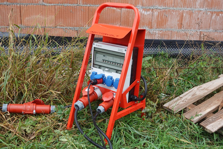 Baustromverteiler mit Ständer Stromverteiler franz/belg TD-S/FI SET 32A 16A 4x230V mit BALS Steckdosen Doktorvolt DV-6238-F