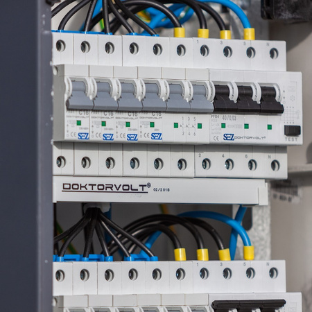 Campingverteiler 2x16A 5P 400V Campingsäule mit Wasseranschluss 4x16A 2p+E 230V 2x16A 3P 230V CV-CAMP DV-2209-D