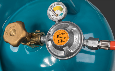 Gasdruckregler 50mbar, 1,5kg/h, mit Sicherheitsventil und Manometer, GZ 1/4" L RG A310IE-002-M