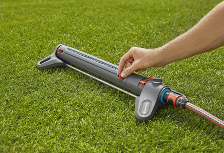 Set Gartenbewässerung Bradas Gartenschlauch ⅝” 30m + 2x Bradas Schlauchverbinder + Gardena Rasensprenger AquaZoom L 350 m² DVZ-0003