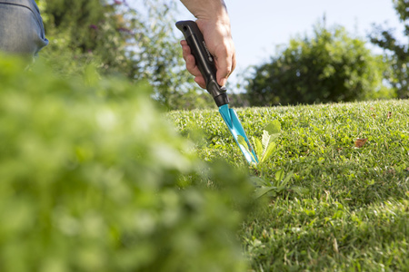 Gardena Unkrautstecher Gartenwerkzeug zum effektiven Entfernen von Unkraut 08935-20
