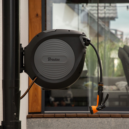 Schlauchtrommel 20m 1/2'' Schlauchbox Schlauchaufroller schwenkbar Wasserschlauchtrommel automatischer Aufroller Gartenschlauch schwarz Bradas ECO-W1B20