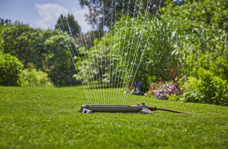 Gardena Viereckregner Aquazoom L Rasensprenger Fläche bis 350 m² Metallfilter Sprinkler 18714-20